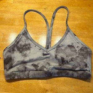 NOBULL V neck sports bra (cloud and black tie dye) size medium.